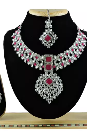 Red designer function wear ad necklace set