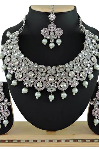 Multicolor designer function wear ad necklace set