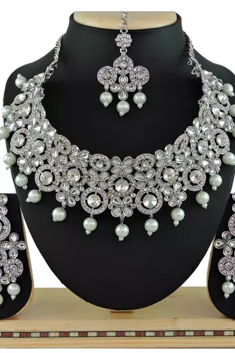 Multicolor designer function wear ad necklace set