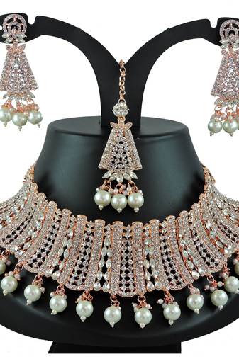 Multicolor designer function wear ad necklace set