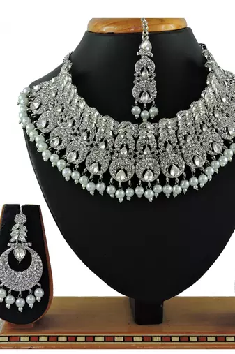Multicolor designer function wear ad necklace set