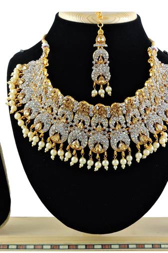 Multicolor designer function wear ad necklace set
