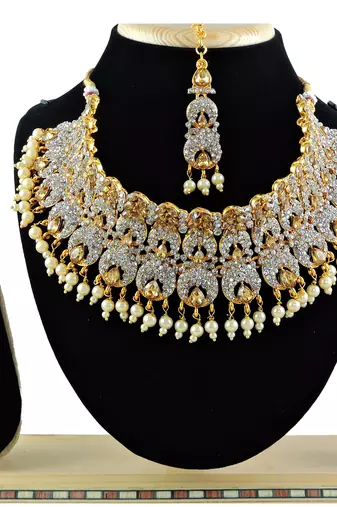 Multicolor designer function wear ad necklace set