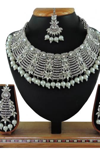 Multicolor designer function wear ad necklace set
