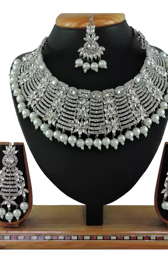 Multicolor designer function wear ad necklace set