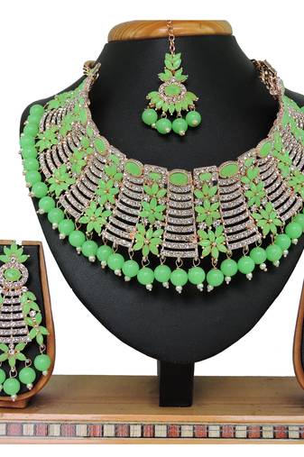 Multicolor designer function wear ad necklace set