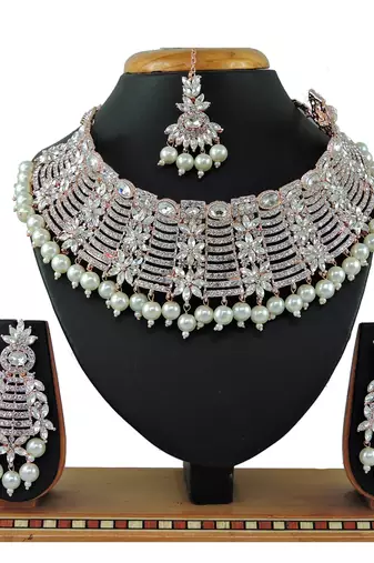 Multicolor designer function wear ad necklace set