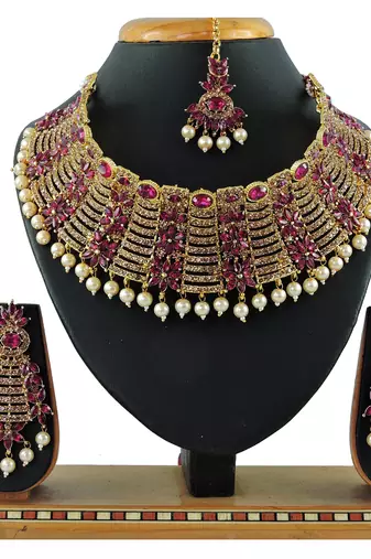Multicolor designer function wear ad necklace set