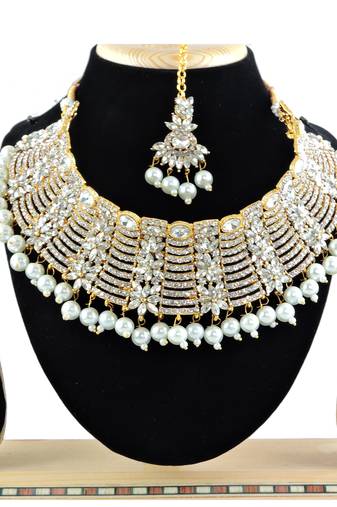 Multicolor designer function wear ad necklace set
