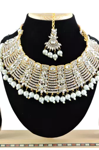 Multicolor designer function wear ad necklace set