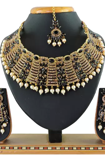 Black designer function wear ad necklace set