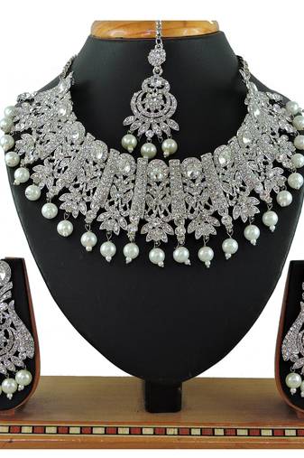 Multicolor designer function wear ad necklace set