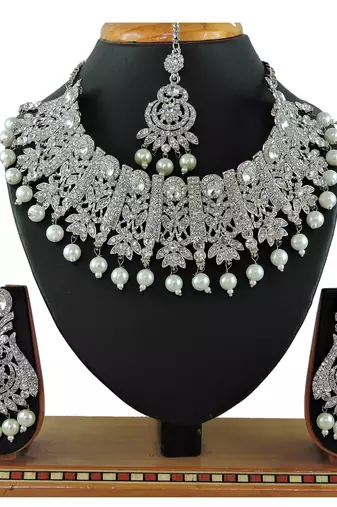 Multicolor designer function wear ad necklace set