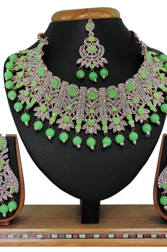 Multicolor designer function wear ad necklace set