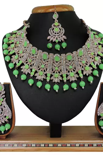 Multicolor designer function wear ad necklace set