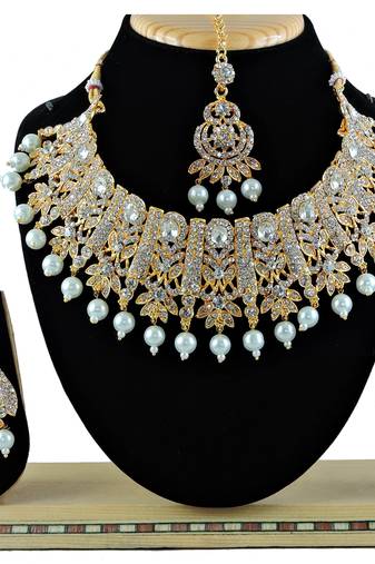 Multicolor designer function wear ad necklace set