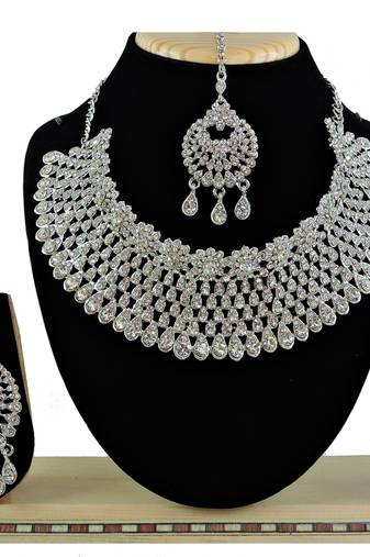Multicolor designer function wear ad necklace set