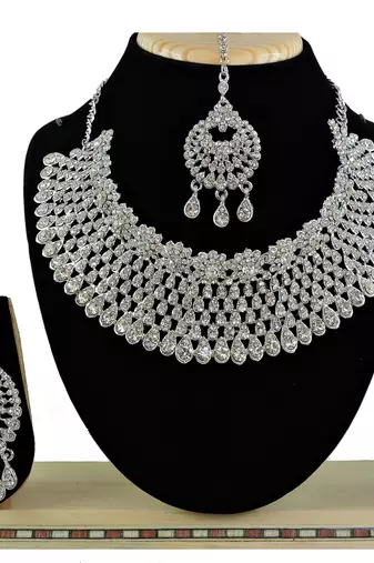 Multicolor designer function wear ad necklace set