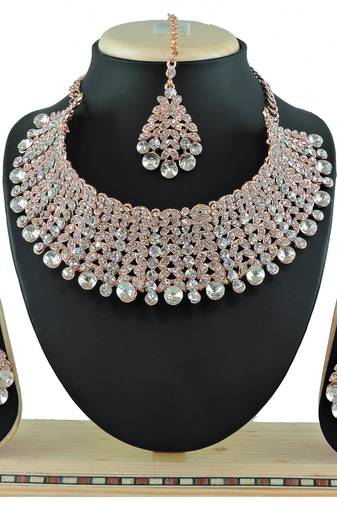 Multicolor designer function wear ad necklace set