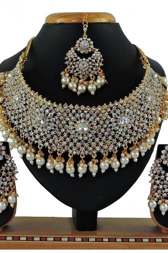 Multicolor designer function wear ad necklace set