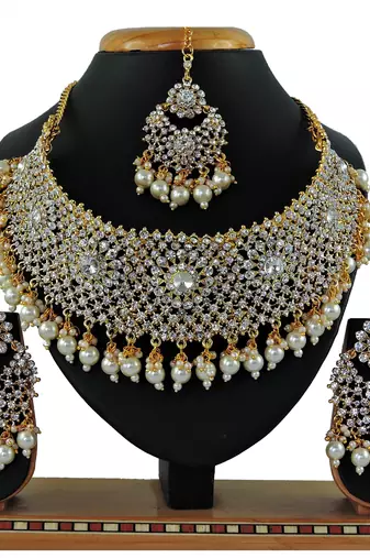 Multicolor designer function wear ad necklace set