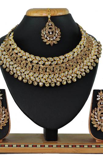 Multicolor designer function wear ad necklace set