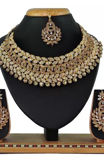 Multicolor designer function wear ad necklace set