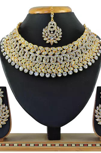 Multicolor designer function wear ad necklace set