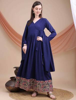 Navy blue anarkali kurta set with heavy embroidered hem & solid dupatta 4