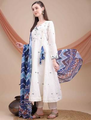 White embroidered kurta set with printed blue dupatta | ethnic wear 4