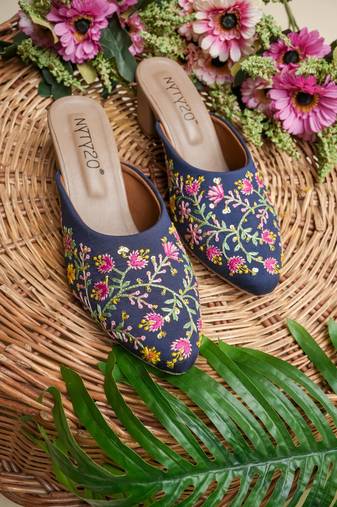 Embroidery work hill, inside leather finish with heavy soft sole with hill