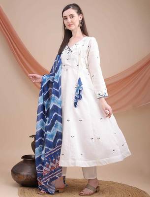 White embroidered kurta set with printed blue dupatta | ethnic wear 5