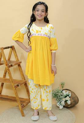 Yellow embroidered cotton kurta set 1