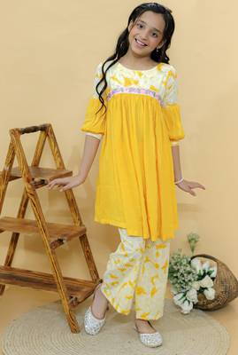Yellow embroidered cotton kurta set 2