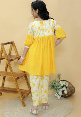 Yellow embroidered cotton kurta set 5