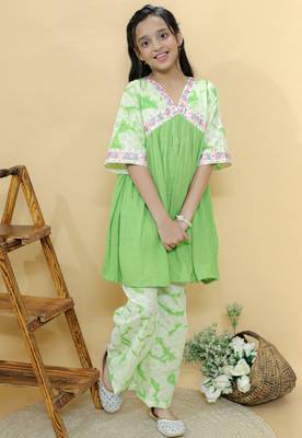 Green embroidered cotton kurta set 1