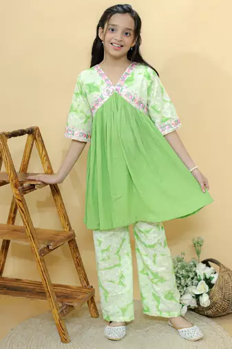 Green embroidered cotton kurta set