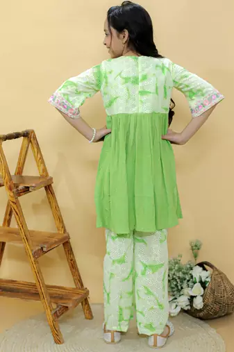Green embroidered cotton kurta set