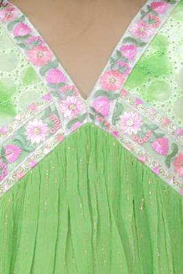 Green embroidered cotton kurta set 5