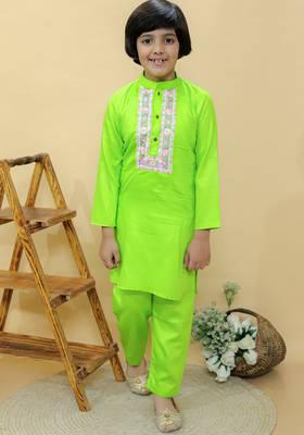 Green plain cotton kurta with neckline embroidery & pyjama 1
