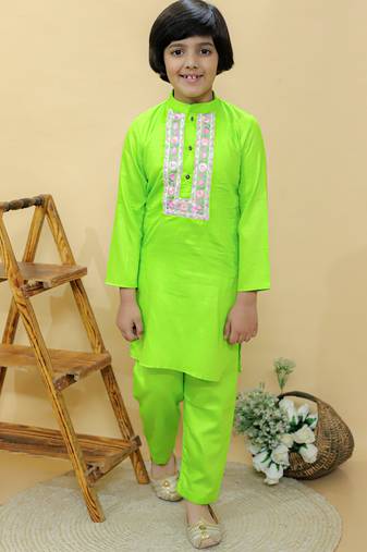 Green plain cotton kurta with neckline embroidery & pyjama