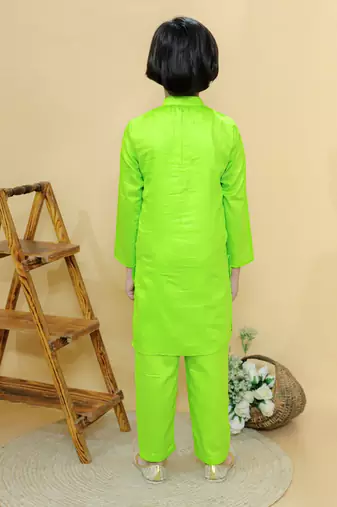 Green plain cotton kurta with neckline embroidery & pyjama