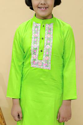Green plain cotton kurta with neckline embroidery & pyjama 3
