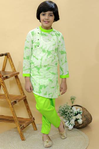 Green embroidered cotton kurta pyjama