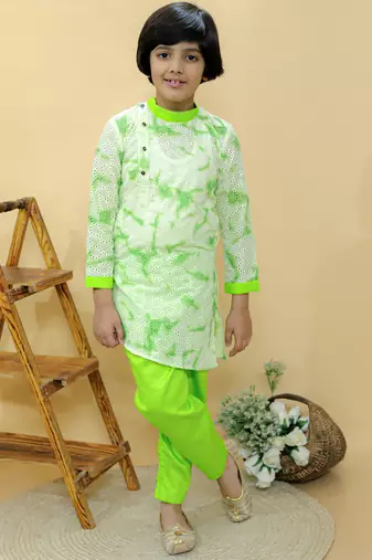 Green embroidered cotton kurta pyjama