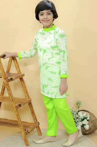 Green embroidered cotton kurta pyjama