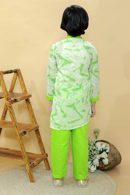 Green embroidered cotton kurta pyjama 3