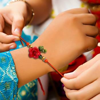 Handcrafted pearl & gold bead rakhi 1