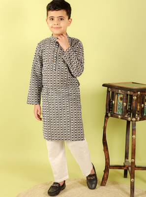 Black printed cotton kurta pyjama 1