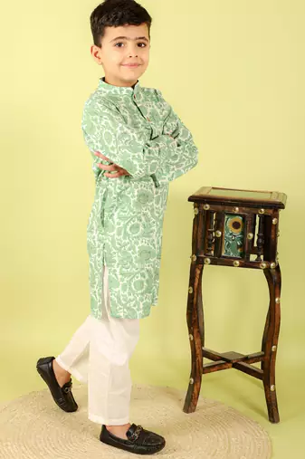 Green printed cotton kurta pyjama